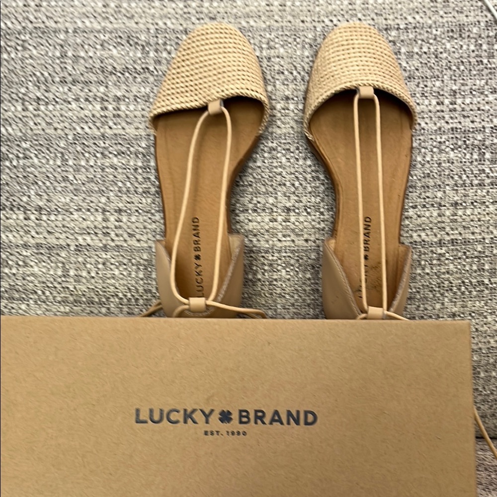 Lucky Brand Tan Flats Sleek Minimalist Design